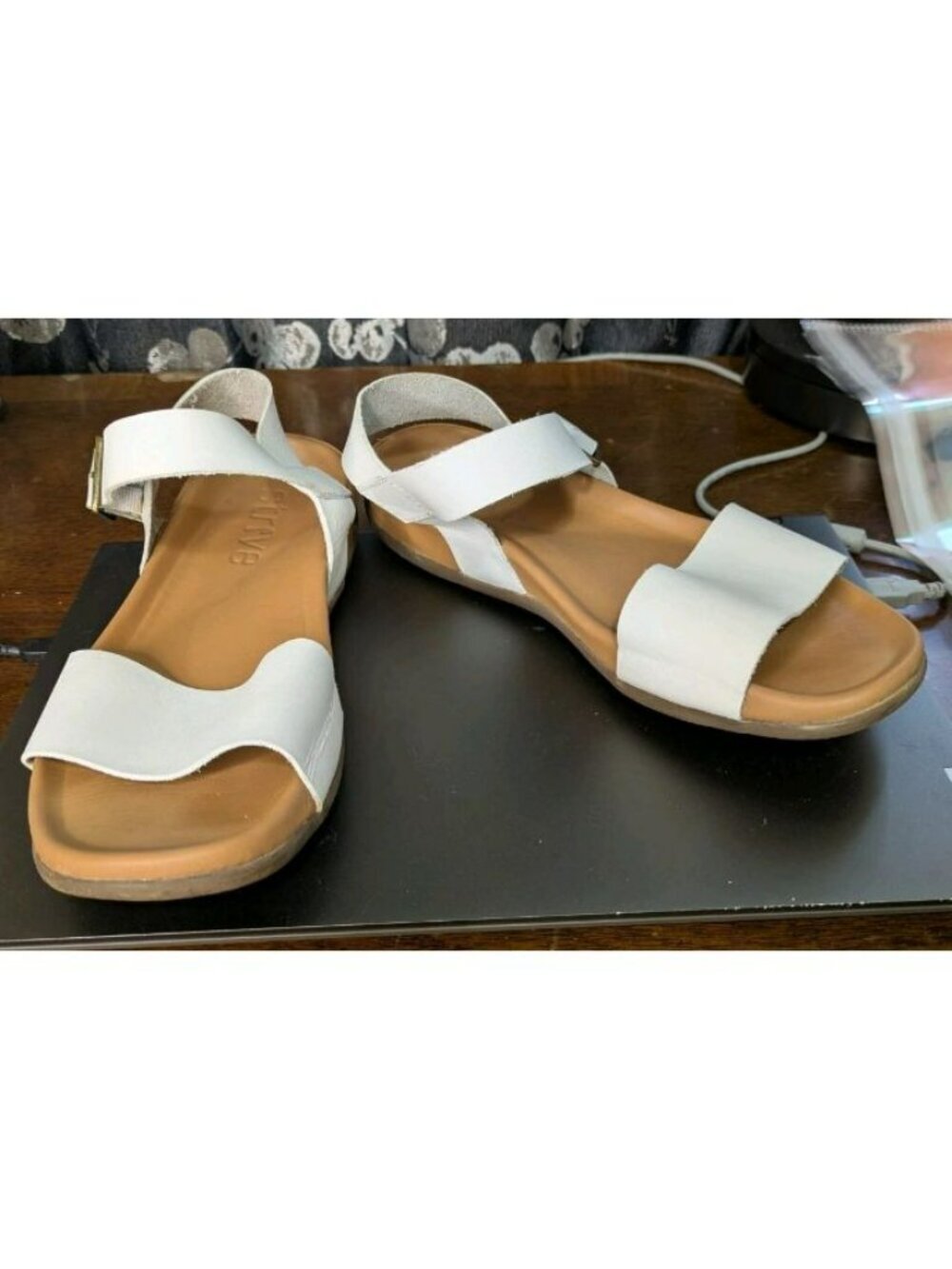 Size 9.5 Strive Cara White Leather Strappy Summer Sandals Arch Support Comfort